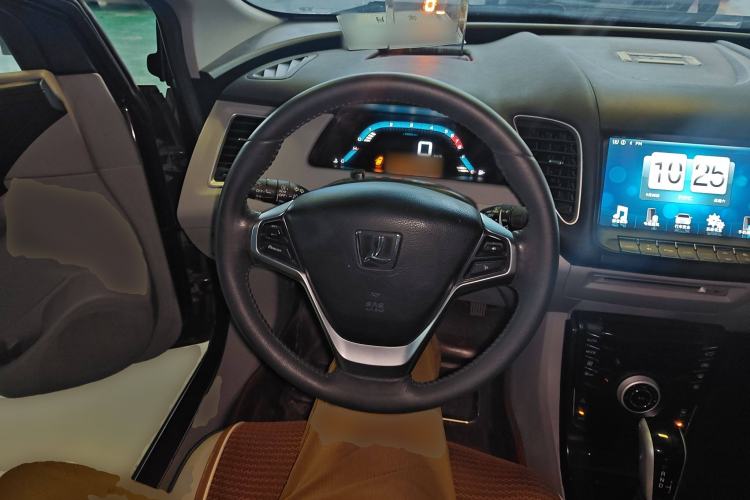 Used Luxgen 5 2015 1.8T Automatic ZhiZun Model
