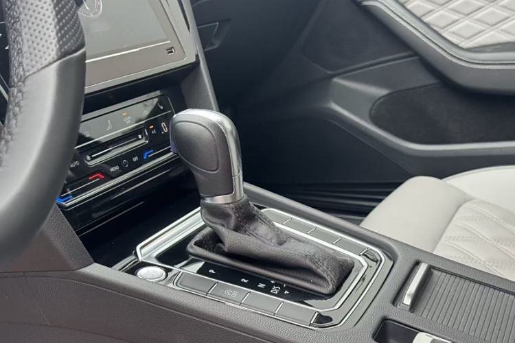 Used Volkswagen Magotan 2023 2 Million Units Limited Edition 330TSI DSG Leading Version