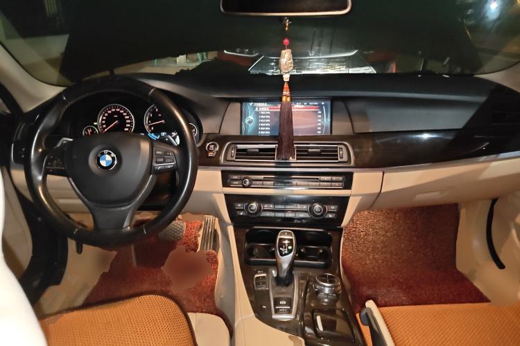 Used BMW 5 Series 2013 535Li Luxury Model Center Console