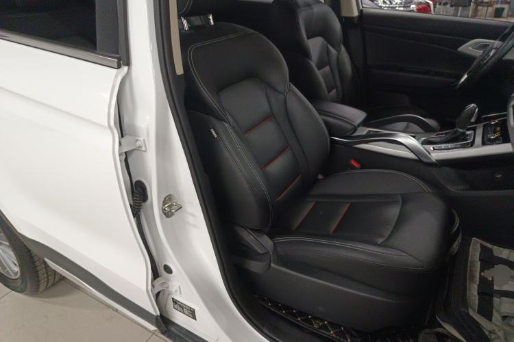 Used Geely Auto Emgrand X7 Sport 2018 1.8TD Automatic Two-Wheel Drive Smart Connect 4G Internet Edition Right Front Seat