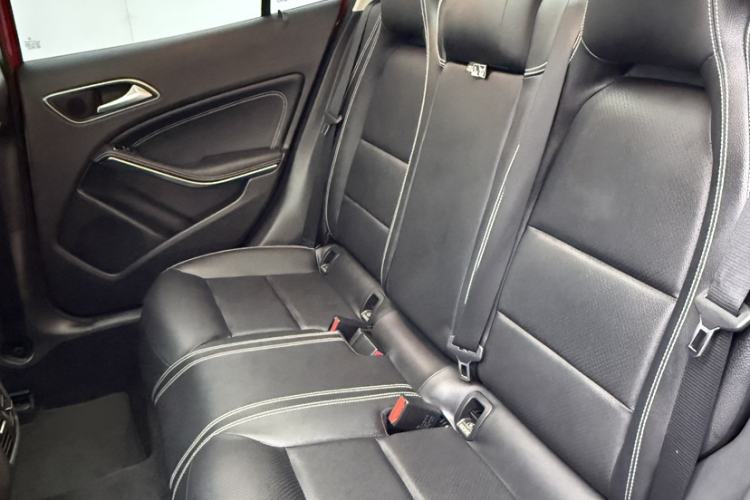 Used Mercedes-Benz GLA 2015 GLA 200 Sport Edition Interior 7