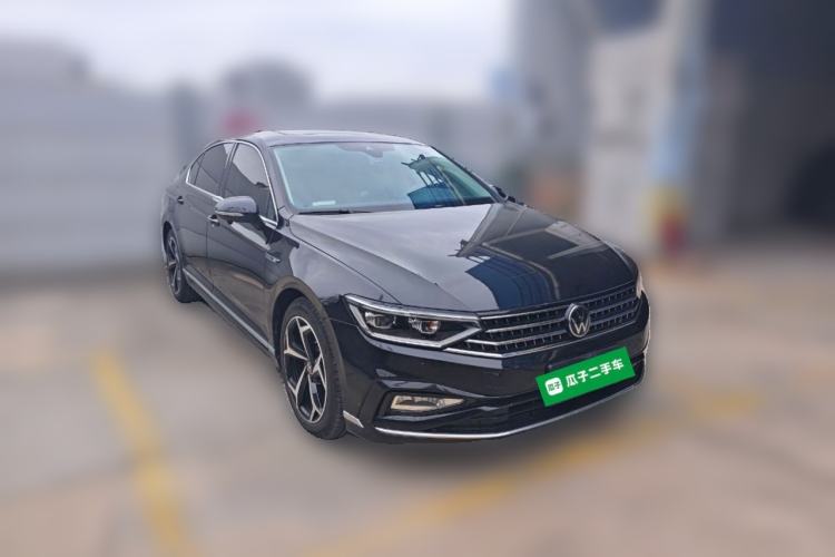 Used Volkswagen Magotan 2023 2 Million Units Commemorative Edition 330TSI DSG Luxury Version Front Right 45 Deg