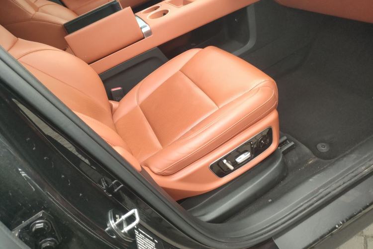 Used Li Auto L8 2023 Pro Model
