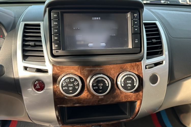 Used Mitsubishi Pajero Sport 2013 3.0L Automatic 4x4 Flagship Edition
