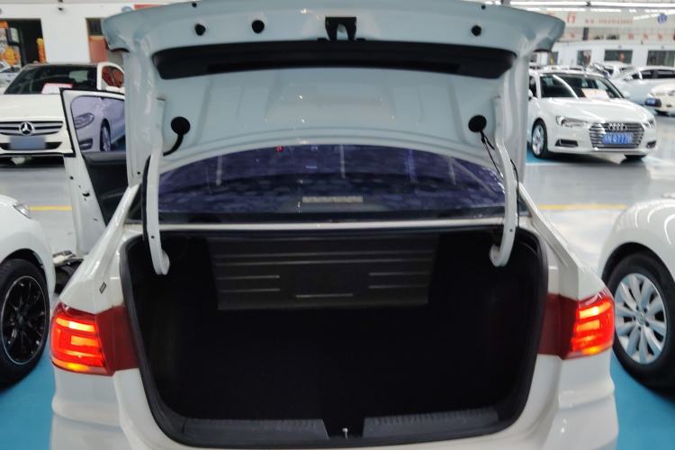 Used Volkswagen Santana 2016 1.6L Manual Fashion Edition