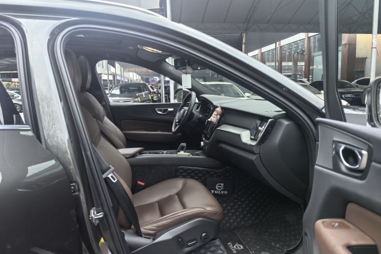 Used Volvo XC60 2022 B5 4x4 Zhiyi Luxury Edition