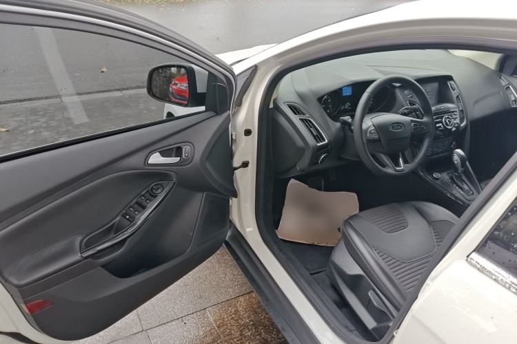 Used Ford Focus 2018 Hatchback Classic 1.6L Automatic Trendy SmartDrive Edition
