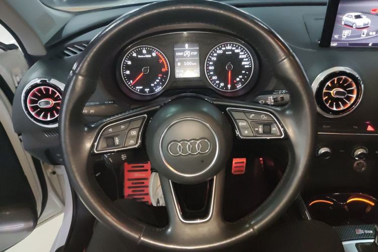 Used Audi A3 2020 Sportback 35 TFSI Fashion Edition China VI Emission Standard Steering Wheel