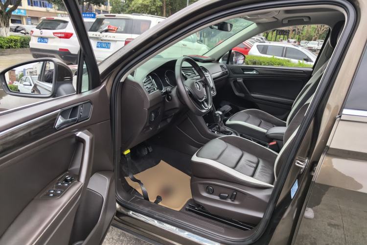 Used Volkswagen Tiguan L 2017 330TSI Automatic Two-Wheel Drive Luxury Edition Driver Seat