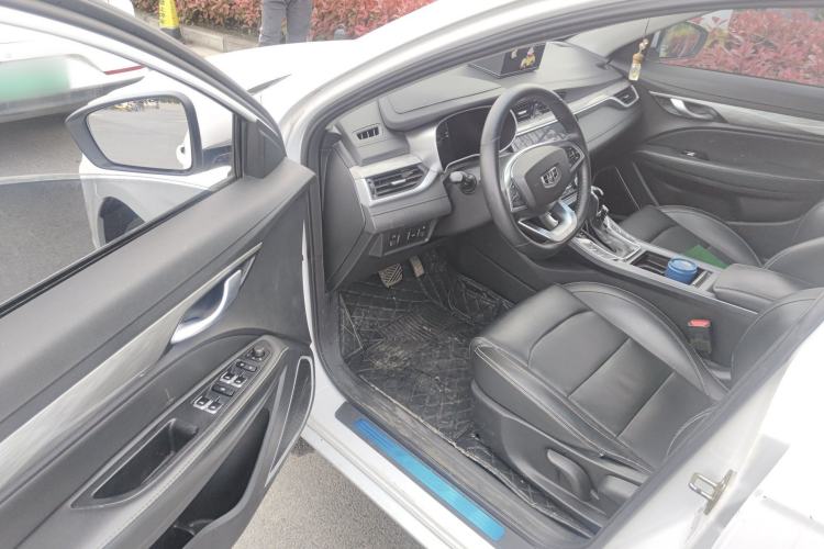 Used Geely Auto Emgrand 2019 Leading Edition 1.5L CVT Upward-Connected Model China VI Standard Driver Seat