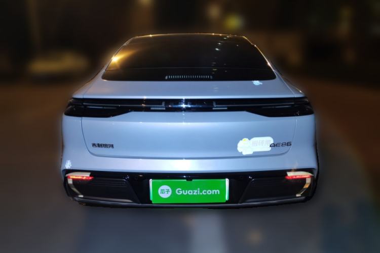 Used Geely Galaxy E8 2024 665 km Range Rear-Drive Starship Long-Range Version
