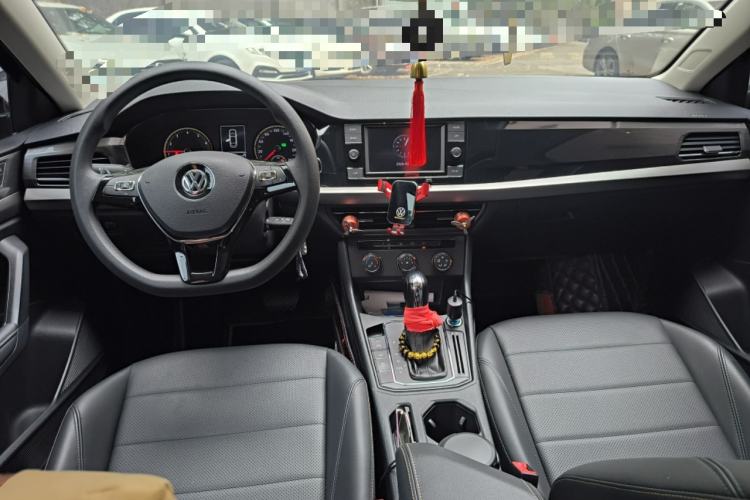 Used Volkswagen Lavida 2018 1.5L Automatic Comfort Edition China V Standard Center Console