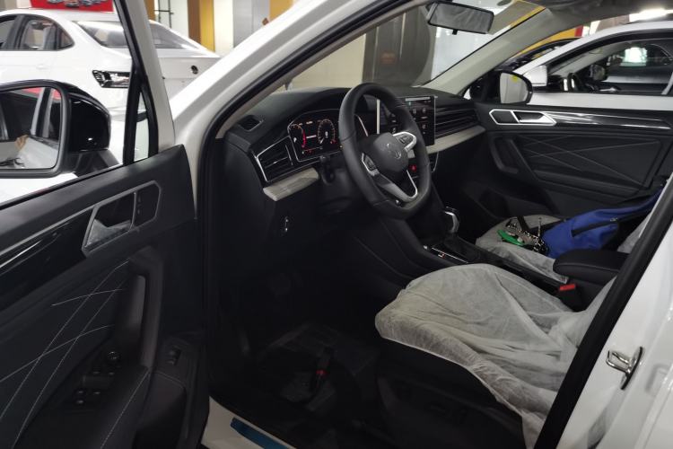 Used Volkswagen Tiguan L 2024 Outstanding Model 300TSI Automatic Two-Wheel Drive Longteng Edition