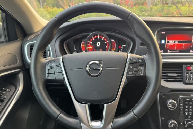 Used Volvo V40 2018 T3 Zhiyi Edition