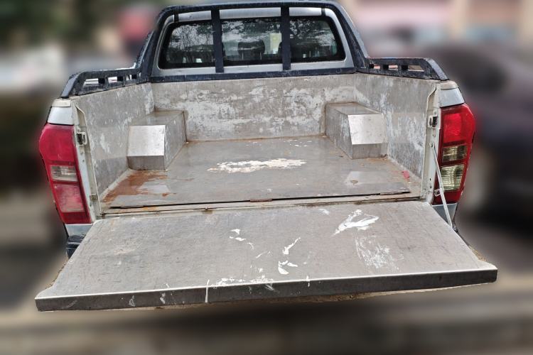 Used Isuzu D-MAX 2018 2.5T Two-Wheel-Drive Base Version JE4D25Q5A