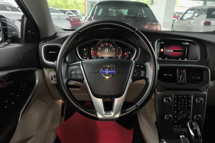 Used Volvo V40 2015 1.6T Zhiya Edition