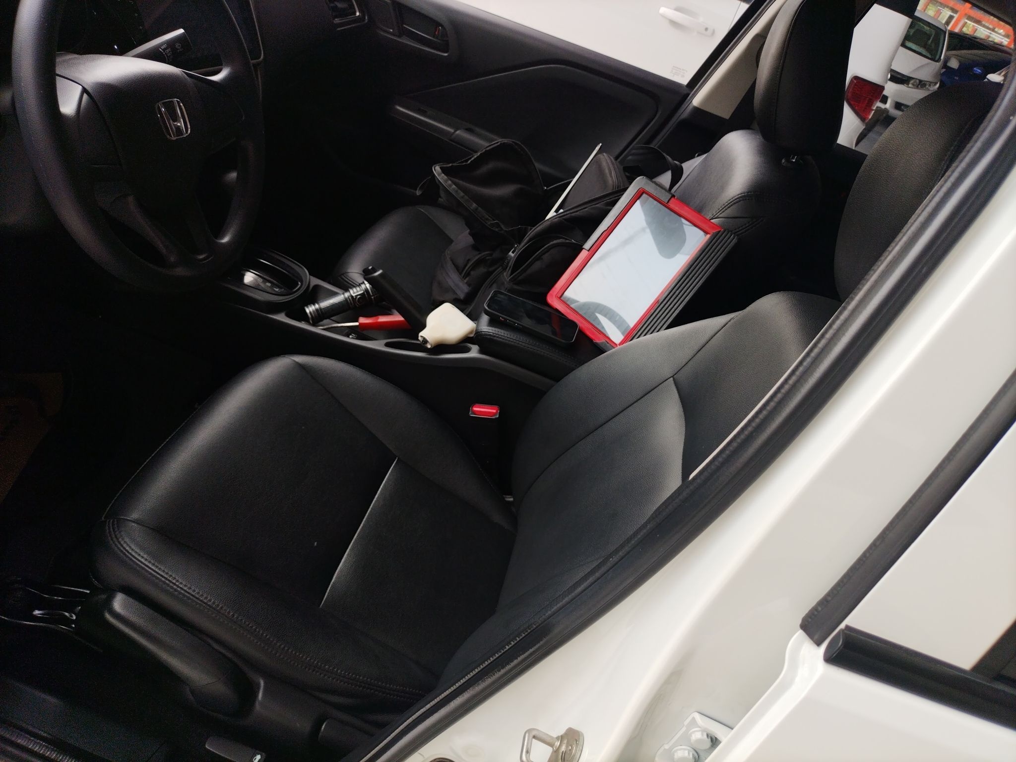 Переднее сиденье в автомобиле