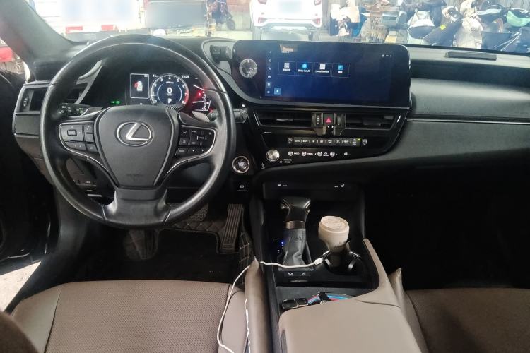 Used Lexus ES 2023 200 Excellence Edition

