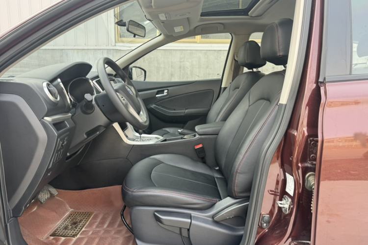 Used Venucia T70 2015 2.0L CVT Smart Edition
