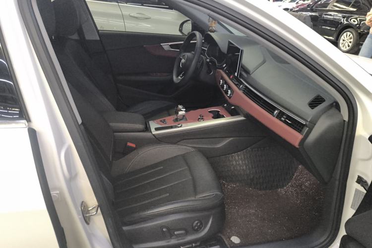 Used Audi A4L 2020 40 TFSI Fashionable and Elegant Model