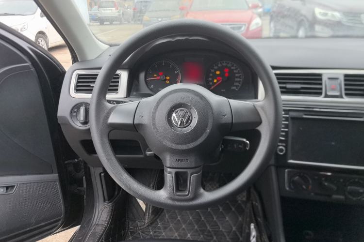 Used Volkswagen Santana 2015 1.6L Manual Comfort Edition