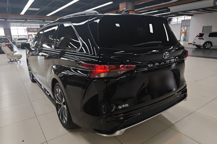 Used Toyota Granvia 2022 2.5L Hybrid Premium Edition