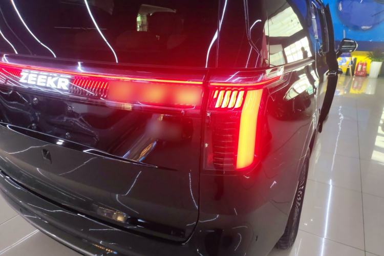 Used Zeekr 009 2024 7-Seater Aisle Version 108 kWh
