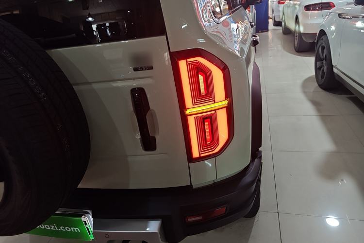 Used Formula Leopard 5 2023 Explore Edition