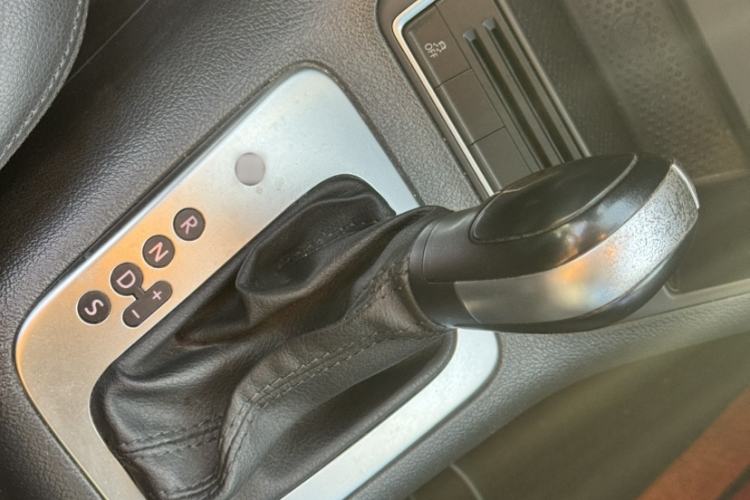 Used Volkswagen Tiguan 2015 1.8TSI Automatic Two-Wheel Drive Trend Edition Interior 3