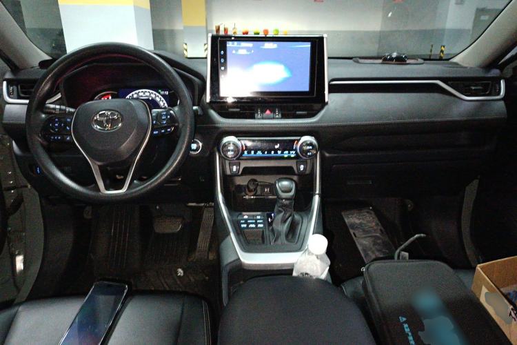 Used Toyota RAV4 2020 2.0L CVT 4x4 Trend Edition Center Console