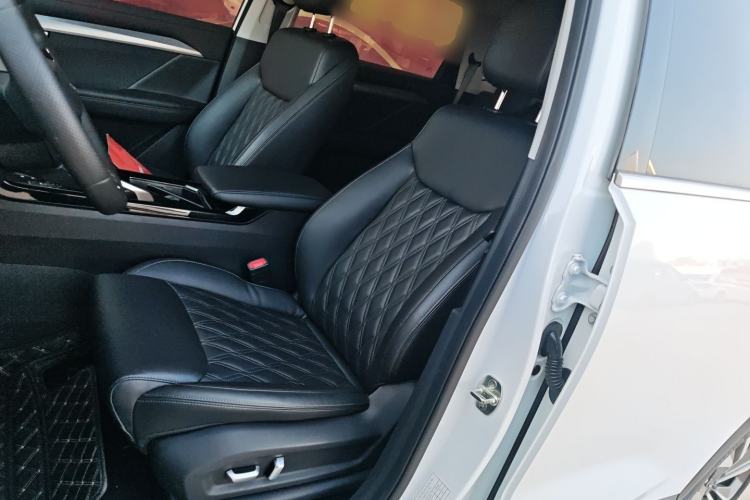 Used Wuling Asta 2022 2.0L DHT Electric-Speed Version Left Front Seat