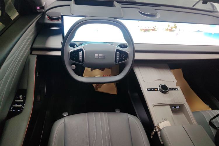 Used Geely Galaxy E8 2024 665 km Range Rear-Drive Starship Long-Range Version