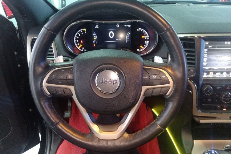 Used Jeep Grand Cherokee 2015 3.0L Comfort Navigation Edition Steering Wheel