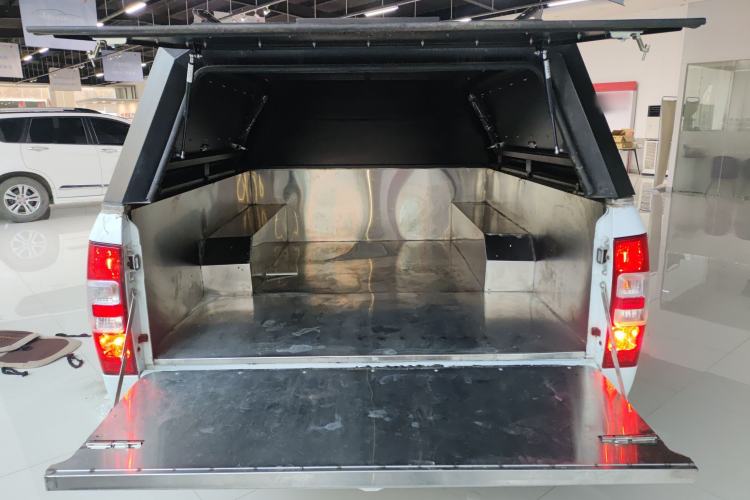 Used Isuzu JLM 2020 2.5T Two-Wheel Drive Diesel Leading-Edge Version JE4D25Q6A Meeting China VI Emission Standards