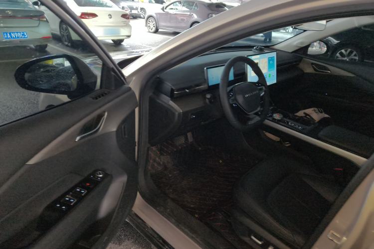 Used Wuling Xingguang 2024 Co-Creation Edition 510 Advanced Model
