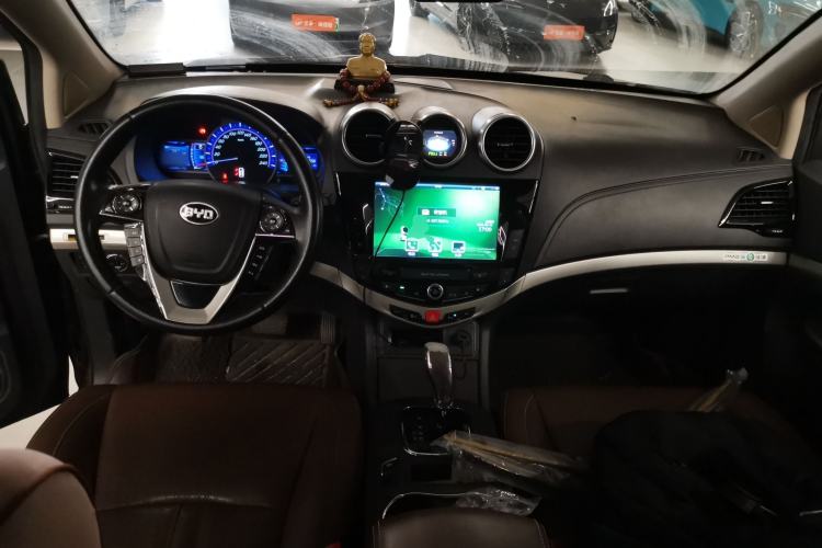Used BYD S7 2015 2.0T Upgraded Automatic Luxury Version Center Console