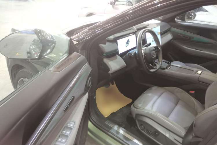 Used Lynk & Co 08 EM-P 2023 220km All-Wheel-Drive Performance Halo