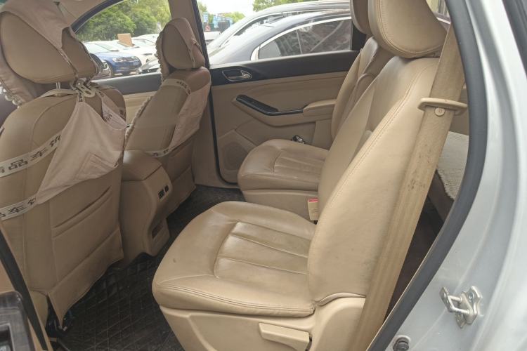 Used Baojun 730 2014 1.5L Manual Luxury Navigation ESP Version 7 Seats Left Rear Seat