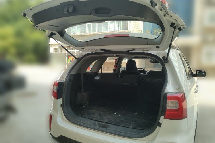 Used Kia Sorento  Trunk