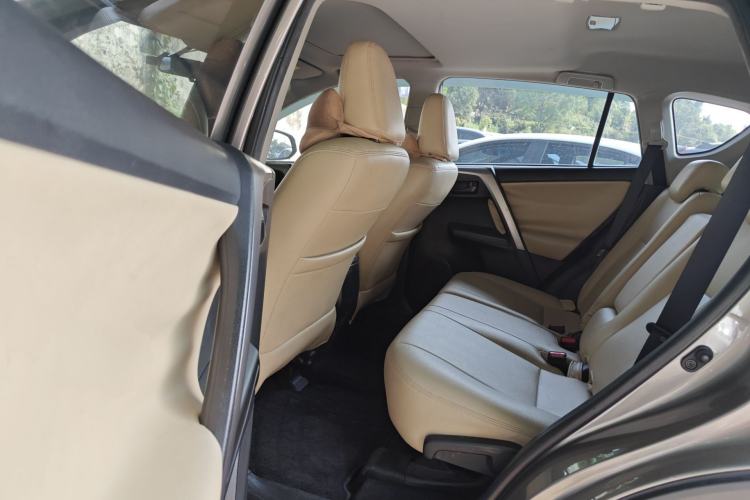 Used Toyota RAV4 2019 2.0L CVT Two-Wheel Drive Luxury Version China VI Standard
