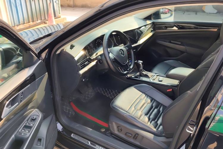 Used Volkswagen Passat 2020 Facelift 330TSI Elite Edition China VI Standard
