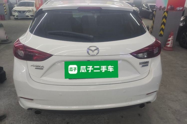 Used Mazda 3 Axela 2017 Hatchback 2.0L Automatic Luxury Model Emission Standard China V