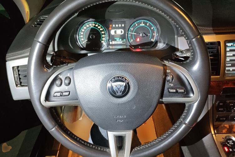 Used Jaguar XF 2014 XF 2.0T Prestige Edition Steering Wheel