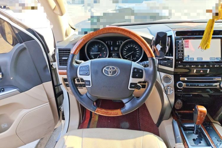Used Toyota Land Cruiser 2012 4.6L Automatic VX-R
