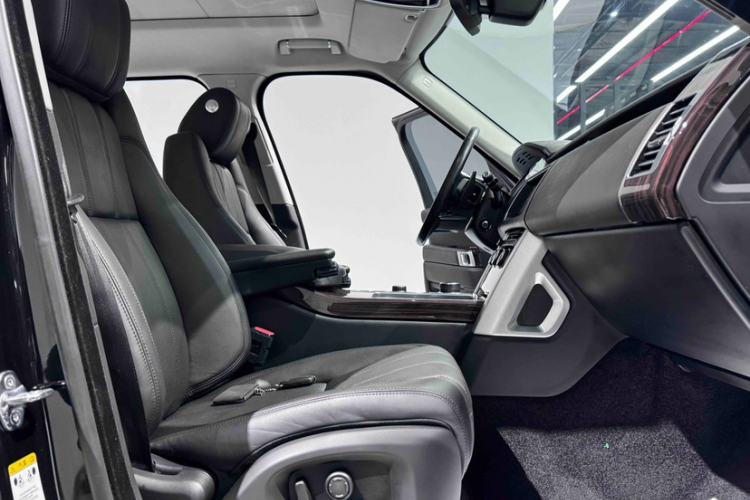 Used Land Rover Range 2017 3.0 SC V6 Vogue Extended Version Interior 11