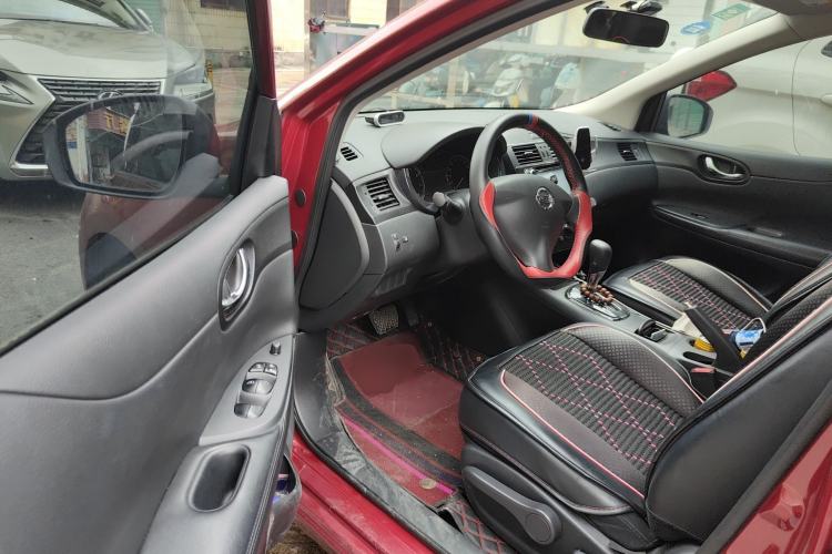 Used Nissan Tiida 2013 1.6L CVT Cool Cafe Edition Driver Seat