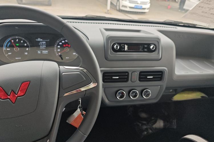 Used Wuling Yangguang 2025 Model 400km Bus Edition—Comfort Edition
