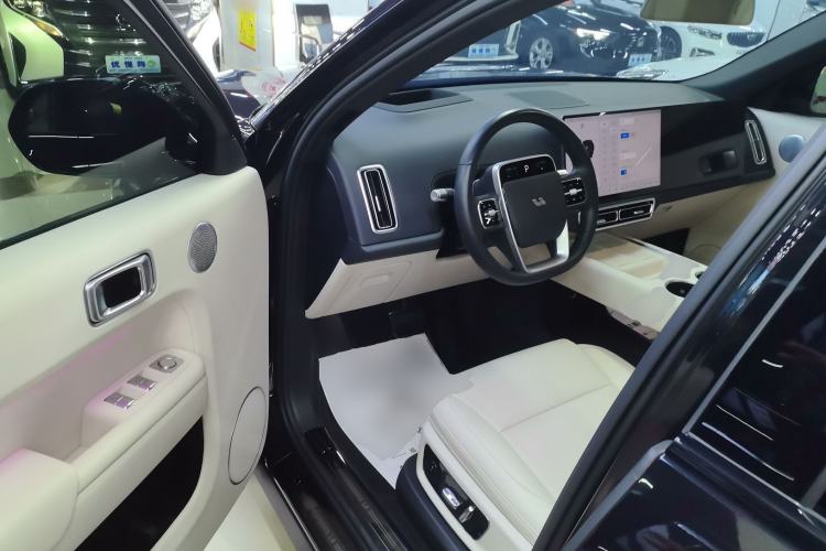 Used Li Auto L8 2024 Pro Model
