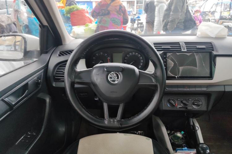 Used Skoda Fabia 2015 1.4L Manual Front-Wheel Drive Model Steering Wheel