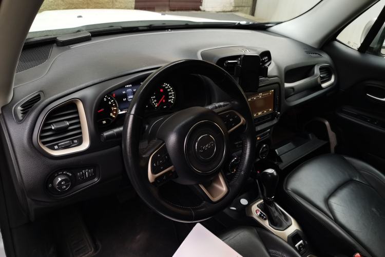 Used Jeep Renegade 2016 1.4T Automatic Smart Edition Center Console